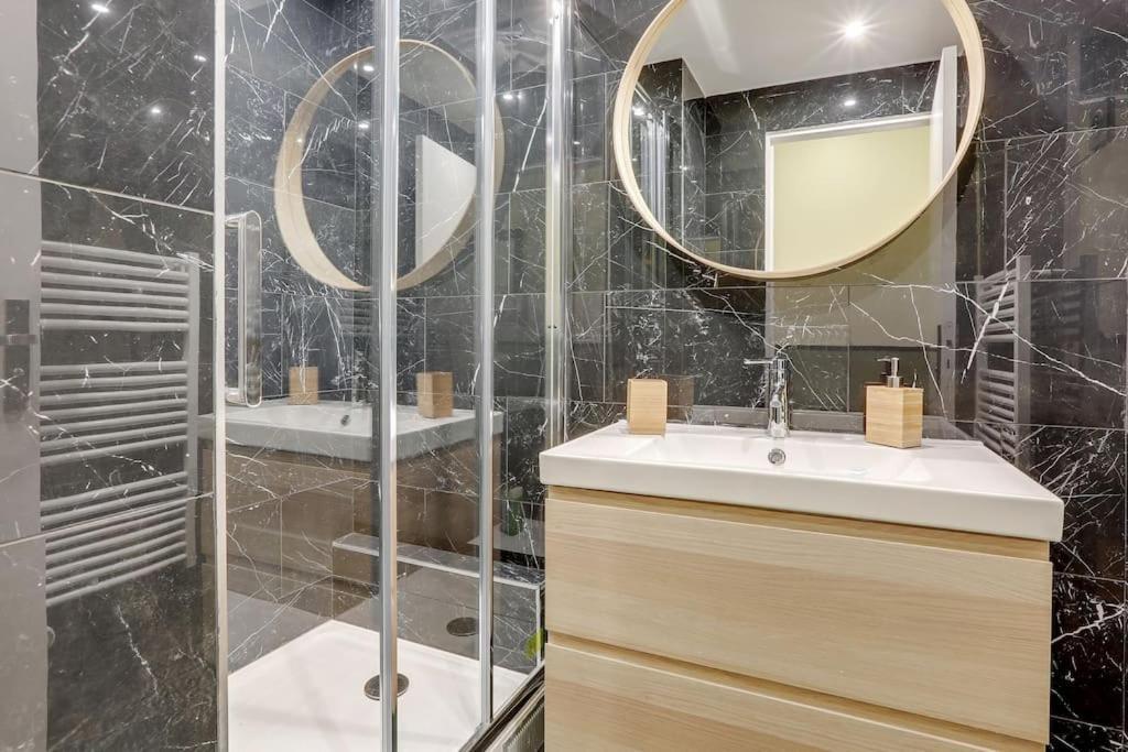 Luxueux & Spacieux Appartement, 125m2, Republique Paris