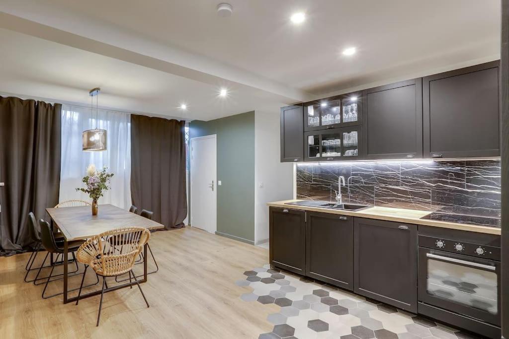 Luxueux & Spacieux Appartement, 125m2, Republique Paris